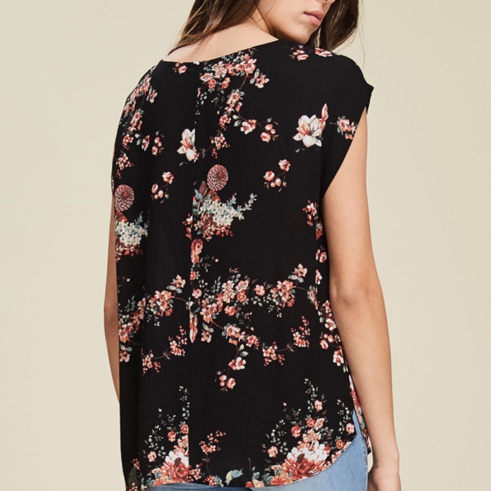 NWT SPAGHETTI LADDER V NECK, HIGH/ LOW FLORAL TOP - Picture 5 of 6